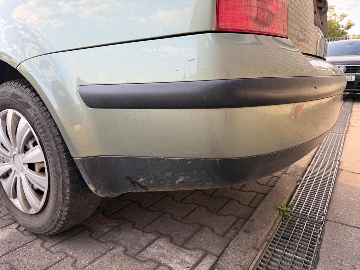 VW Passat 3BG original Stoßstange Stoßfänger hinten LA6W Frescogrün Limo BJ01